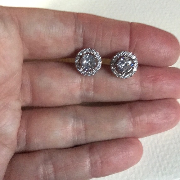 New! Cubic Zirconia Stud Earrings - Picture 6 of 7